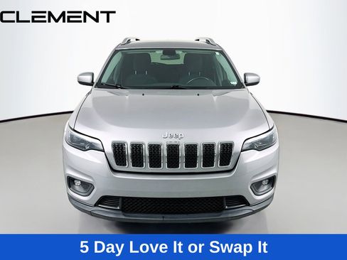 Used 2019 Jeep Cherokee Latitude w/ Cold Weather Group image 2