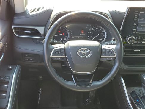 Certified 2020 Toyota Highlander Limited AWD/4WD image 12