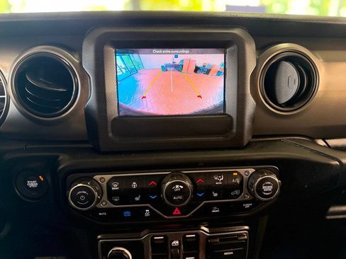 Used 2023 Jeep Wrangler Unlimited w/ Cold Weather Group AWD/4WD image 24
