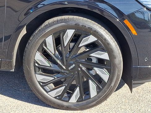 Used 2024 Lincoln Nautilus Reserve w/ Equipment Group 202A image 8