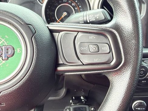Used 2022 Jeep Gladiator Sport AWD/4WD image 8