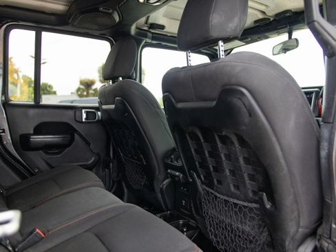 Used 2021 Jeep Gladiator Rubicon w/ Cold Weather Group AWD/4WD image 29