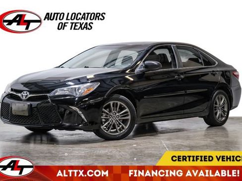 Used 2017 Toyota Camry SE image 1