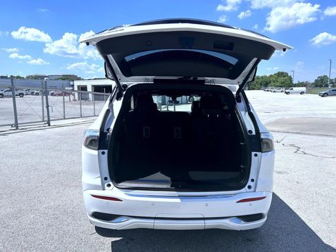 Used 2024 Buick Enclave Avenir w/ Avenir Technology Package AWD/4WD image 21