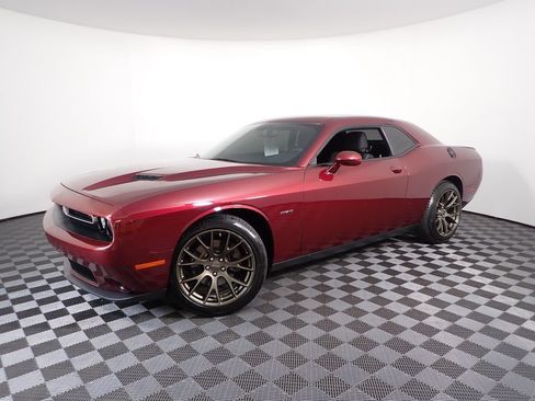 Used 2017 Dodge Challenger R/T RWD image 8