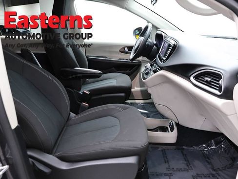 Used 2022 Chrysler Voyager LX FWD image 22