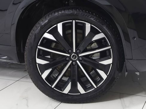 Used 2025 Volvo XC90 B6 Plus AWD/4WD image 17