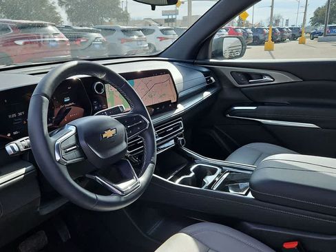 Used 2024 Chevrolet Traverse LT FWD image 10