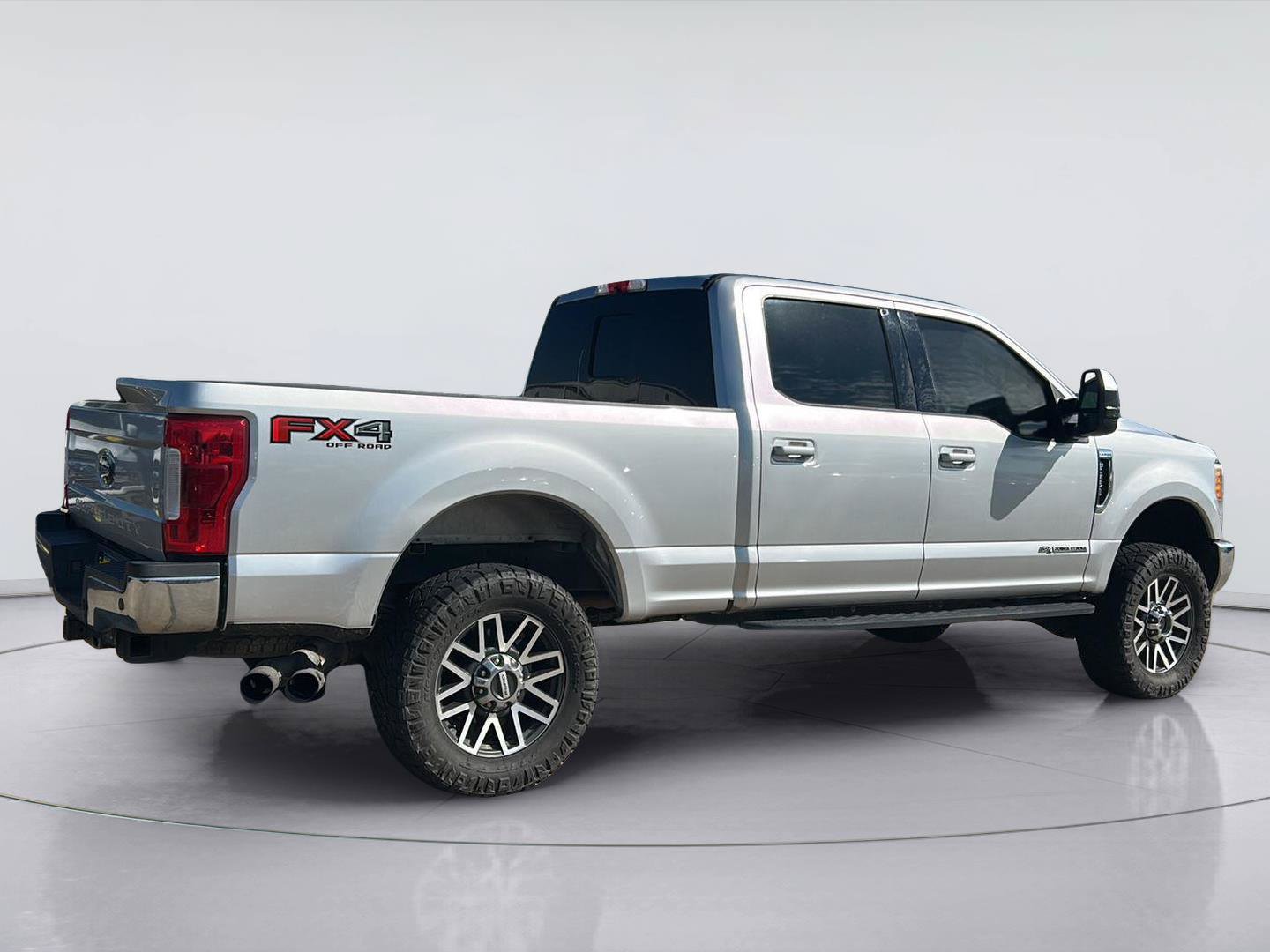 Used 2017 Ford F250 Lariat w/ Lariat Value Package AWD/4WD image 4