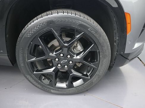 Used 2024 Chevrolet Traverse RS FWD image 9