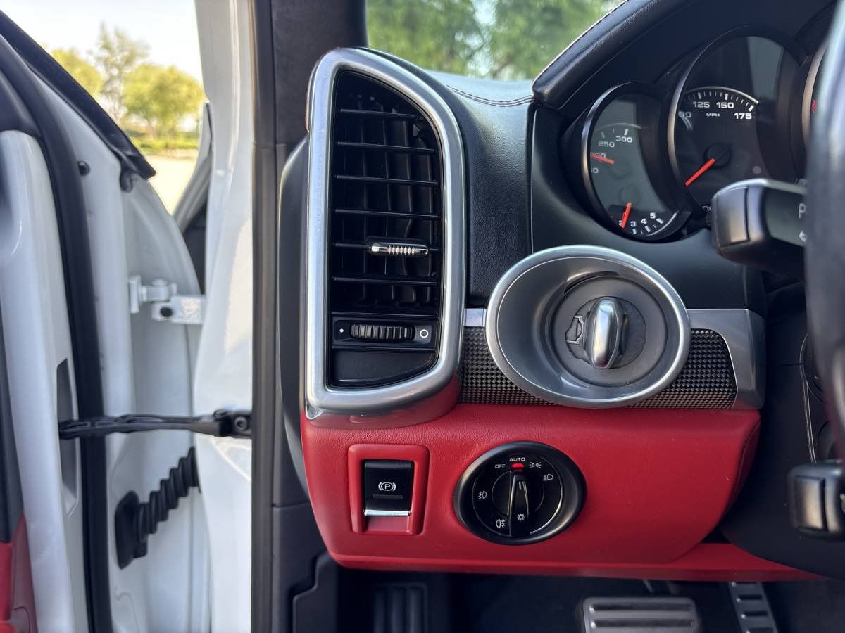 Used 2014 Porsche Cayenne GTS AWD/4WD image 20