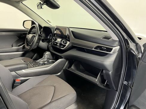 Used 2024 Toyota Highlander LE image 27