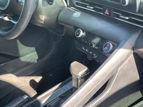 Used 2021 Hyundai Elantra SEL FWD image 7