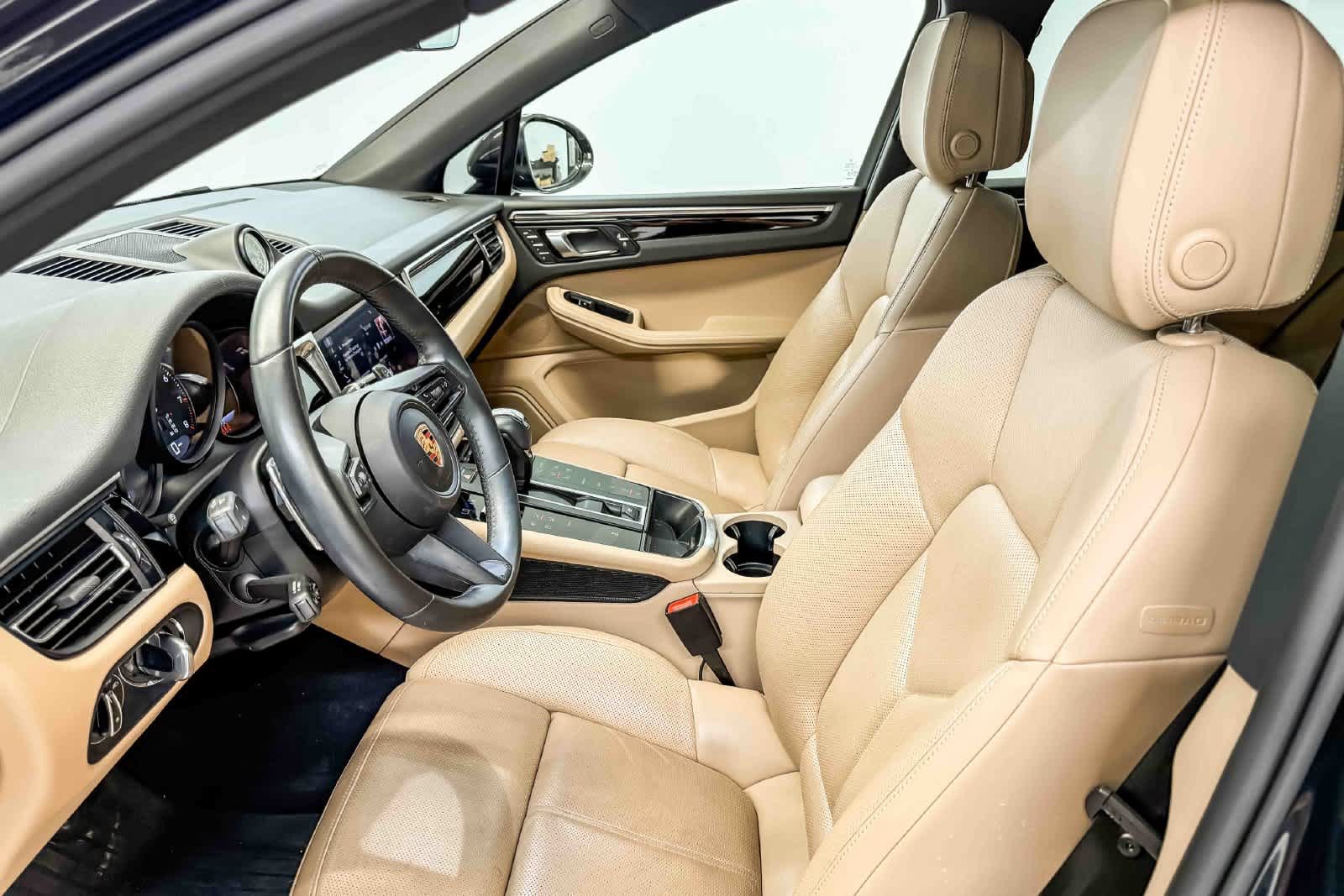 Certified 2023 Porsche Macan AWD/4WD image 5