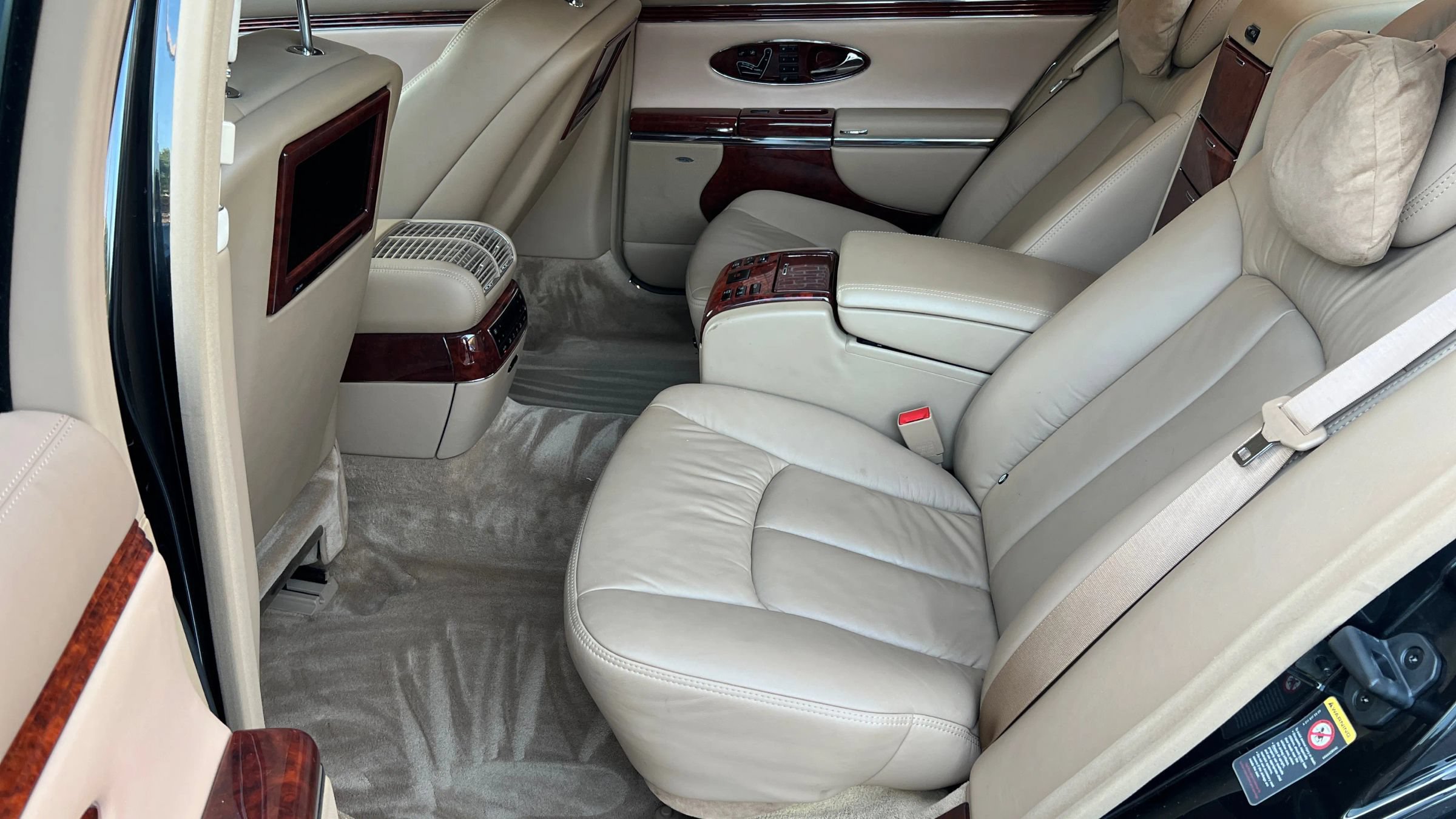 Used 2004 Maybach 57 RWD image 23
