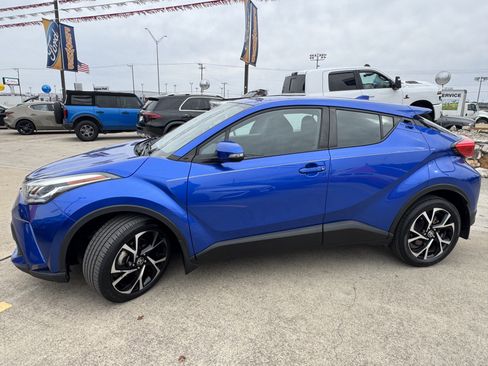 Used 2022 Toyota C-HR Limited image 11