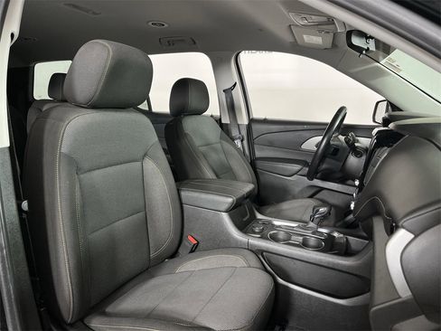 Used 2021 Chevrolet Traverse LT image 24