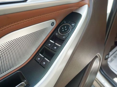 Used 2021 Ford Explorer King Ranch w/ Premium Technology Package image 17