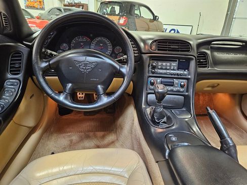 Used 2000 Chevrolet Corvette Coupe w/ Roof Pkg image 18