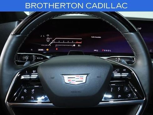 Certified 2025 Cadillac Escalade ESV Sport w/ LPO, ONYX Package AWD/4WD image 19