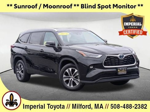 Used 2024 Toyota Highlander XLE AWD/4WD image 1