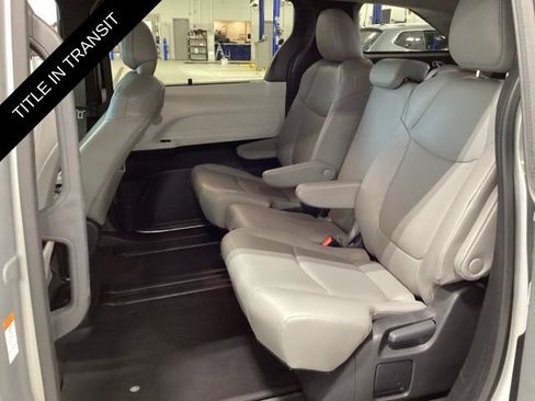 Used 2025 Toyota Sienna XLE FWD image 12
