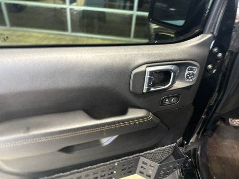 Used 2023 Jeep Wrangler Unlimited Sahara AWD/4WD image 9