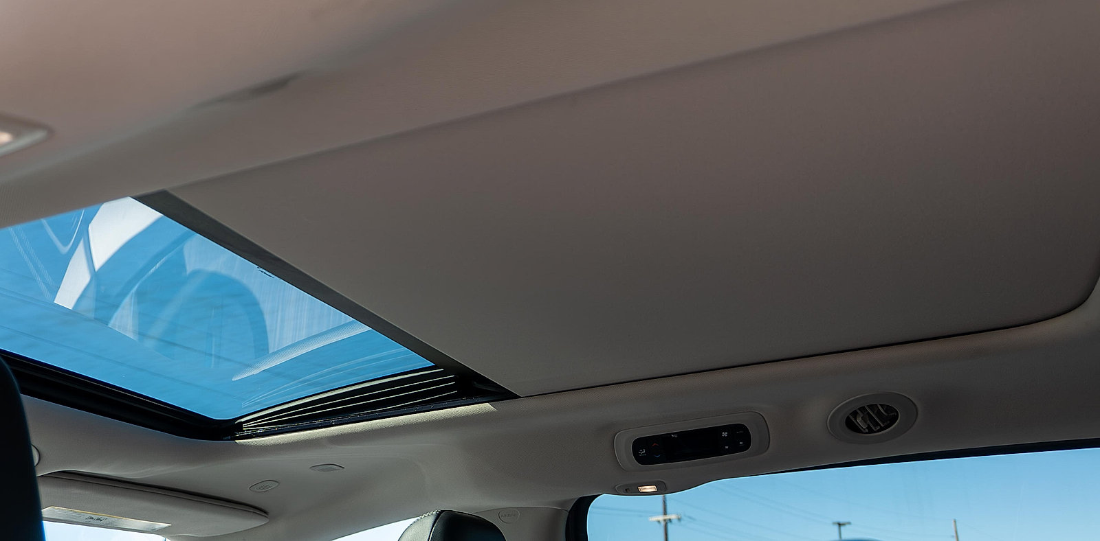 Used 2023 Chrysler Pacifica Limited FWD image 17