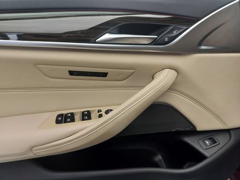 Certified 2023 BMW 530i w/ Premium Package RWD image 7