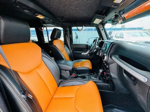 Used 2017 Jeep Wrangler Unlimited Rubicon w/ Connectivity Group AWD/4WD image 12