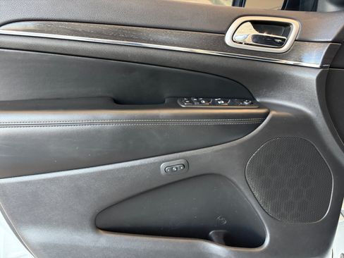 Used 2018 Jeep Grand Cherokee Limited AWD/4WD image 10