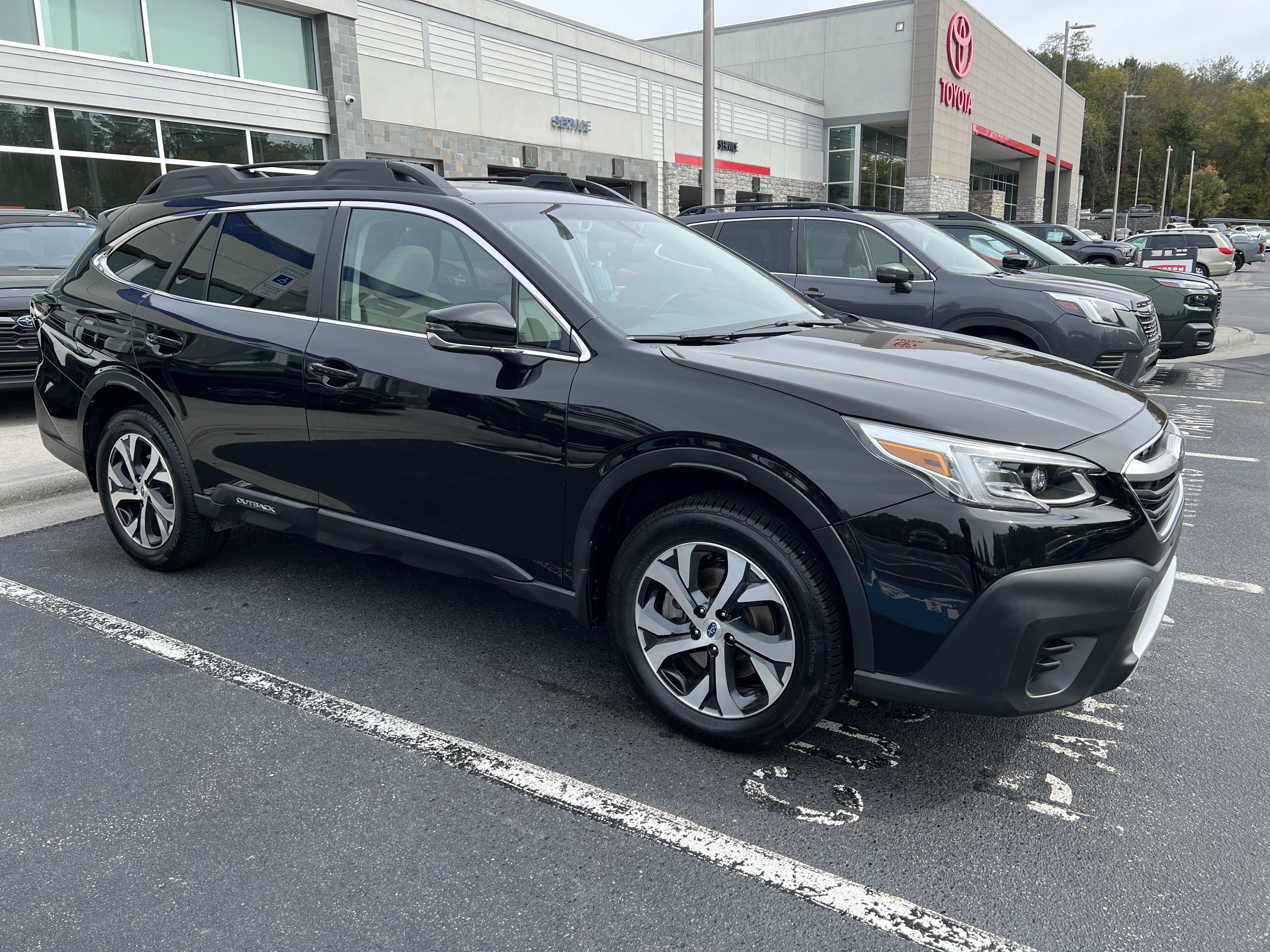 Used 2021 Subaru Outback Limited w/ Popular Package #2 AWD/4WD image 3