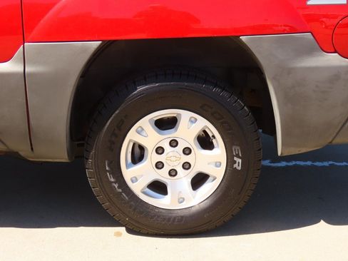 Used 2002 Chevrolet Avalanche image 17