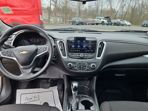 Used 2022 Chevrolet Malibu LT FWD image 16