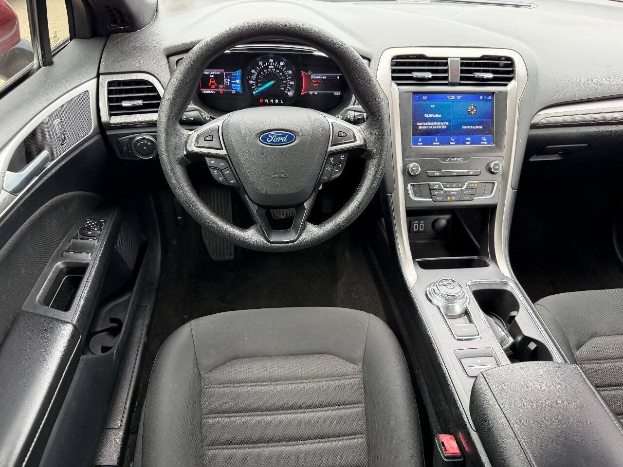 Used 2020 Ford Fusion SE FWD image 14