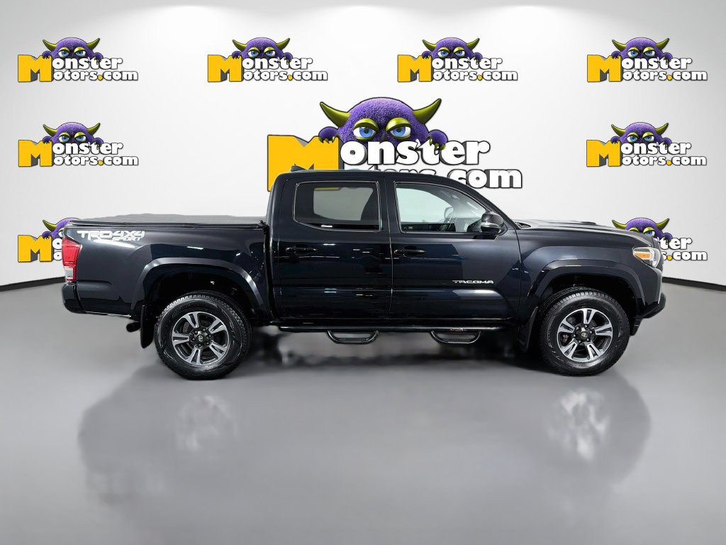 Used 2017 Toyota Tacoma TRD Sport AWD/4WD image 4