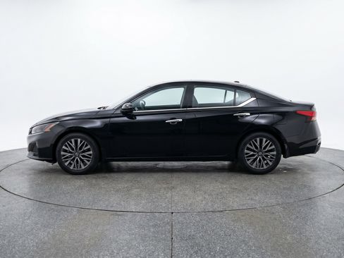 Used 2025 Nissan Altima 2.5 SV FWD image 5