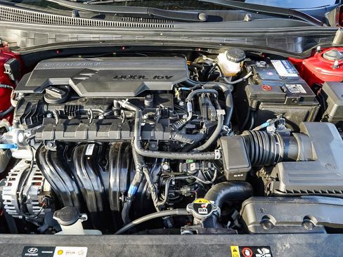 Certified 2025 Hyundai Elantra SEL image 36