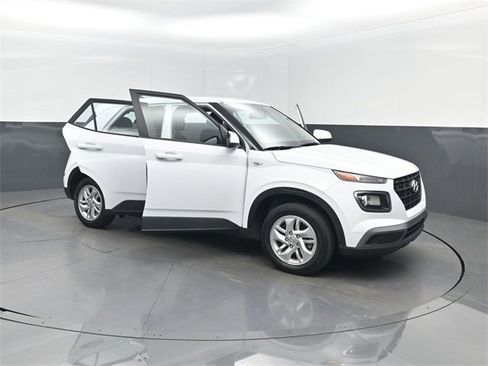 Used 2022 Hyundai Venue SE image 37