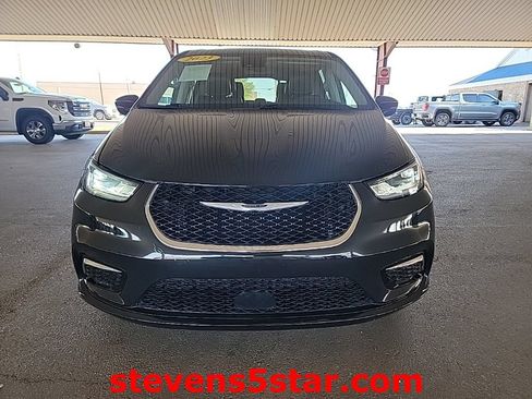 Used 2023 Chrysler Pacifica Touring-L FWD image 4