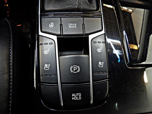 Used 2017 Kia Cadenza Technology image 10