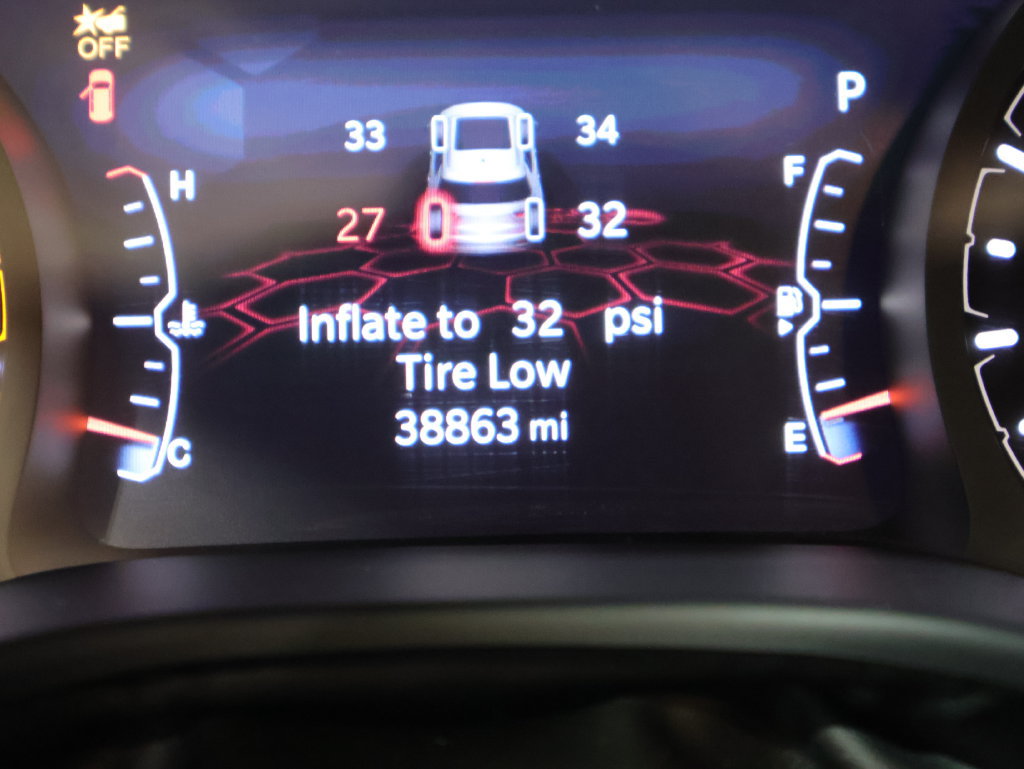 Used 2025 Jeep Compass Latitude AWD/4WD image 37