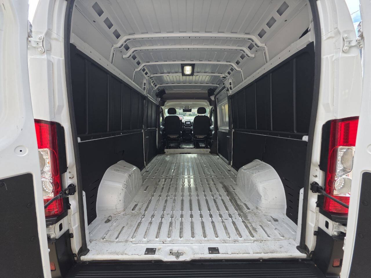 Used 2024 RAM ProMaster 2500 w/ Convenience Group FWD image 15