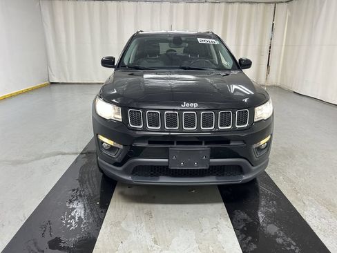 Used 2018 Jeep Compass Latitude w/ Popular Equipment Group AWD/4WD image 3