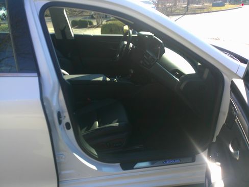 Used 2022 Lexus ES 300h w/ Premium Package image 38