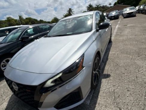 Used 2025 Nissan Altima 2.5 SR FWD image 1