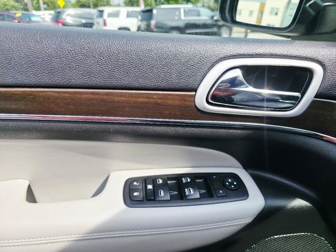 Used 2018 Jeep Grand Cherokee Limited AWD/4WD image 28