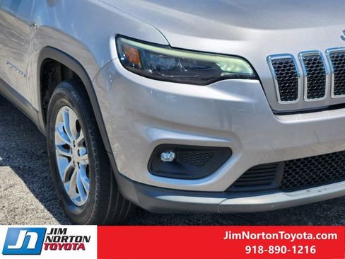 Used 2019 Jeep Cherokee Latitude Plus AWD/4WD image 9