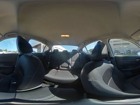 Used 2025 Nissan Altima 2.5 SV FWD image 42