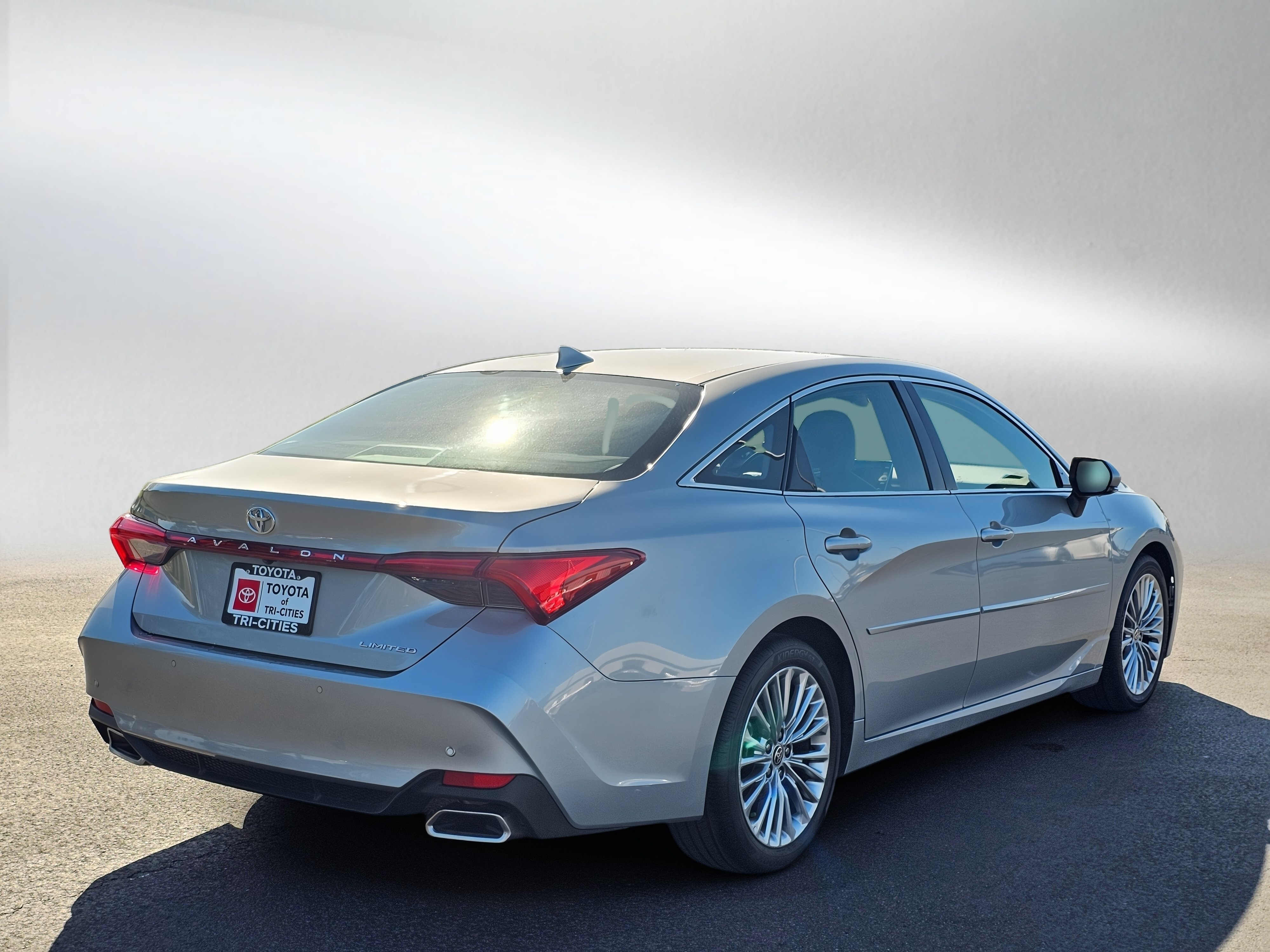 Certified 2021 Toyota Avalon Limited w/ Advanced Safety Package FWD image 5